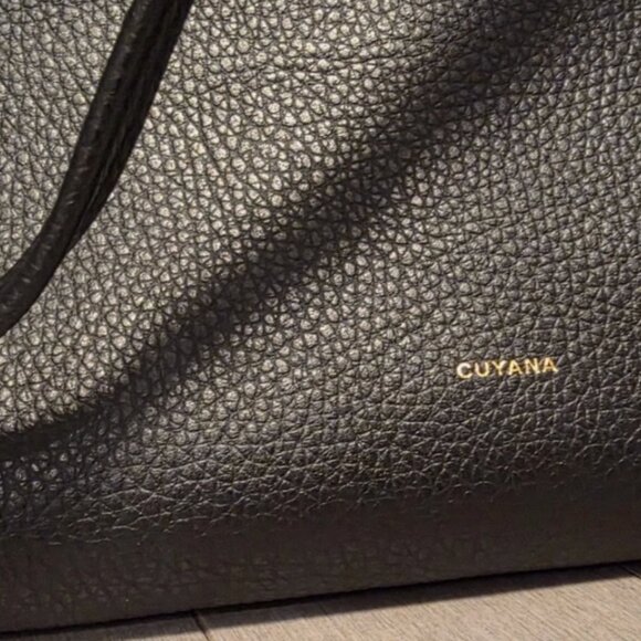 Cuyana Classic Zipper Black Tote Bag with Crossbody Strap with Insert - Picture 6 of 6